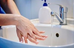 Мийте руки з милом