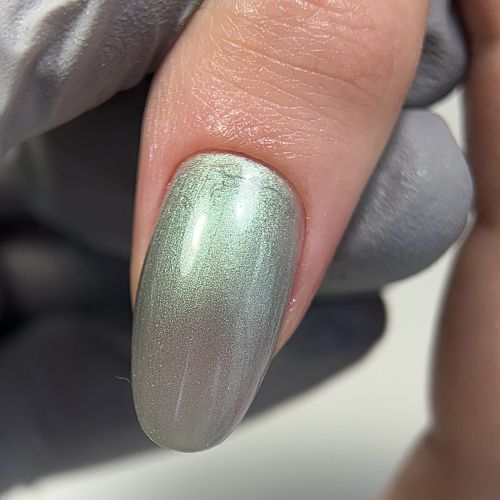Гель-лак перламутровий м'ятно-зелений Adore Wild Pearls W-03, 8 мл